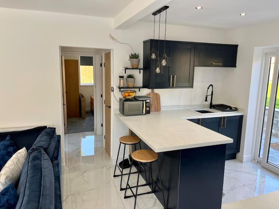 Modern Bungalow In Good Location Aberdulais Екстериор снимка