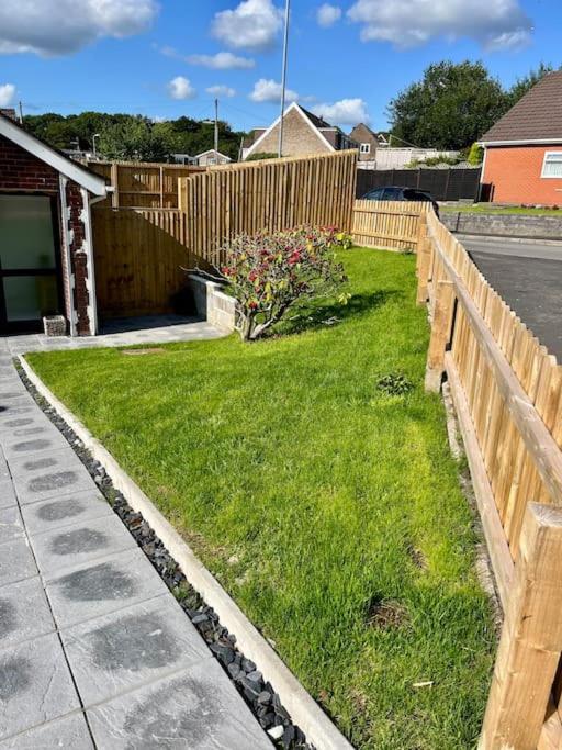 Modern Bungalow In Good Location Aberdulais Екстериор снимка