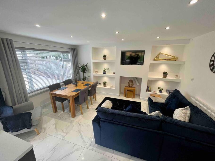 Modern Bungalow In Good Location Aberdulais Екстериор снимка